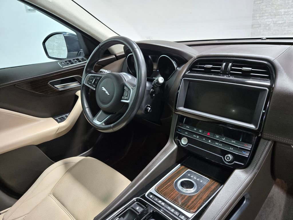 Used 2020 Jaguar F-PACE Prestige AWD/4WD image 58