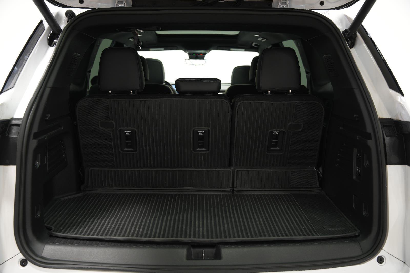 Used 2025 Buick Enclave Avenir image 11