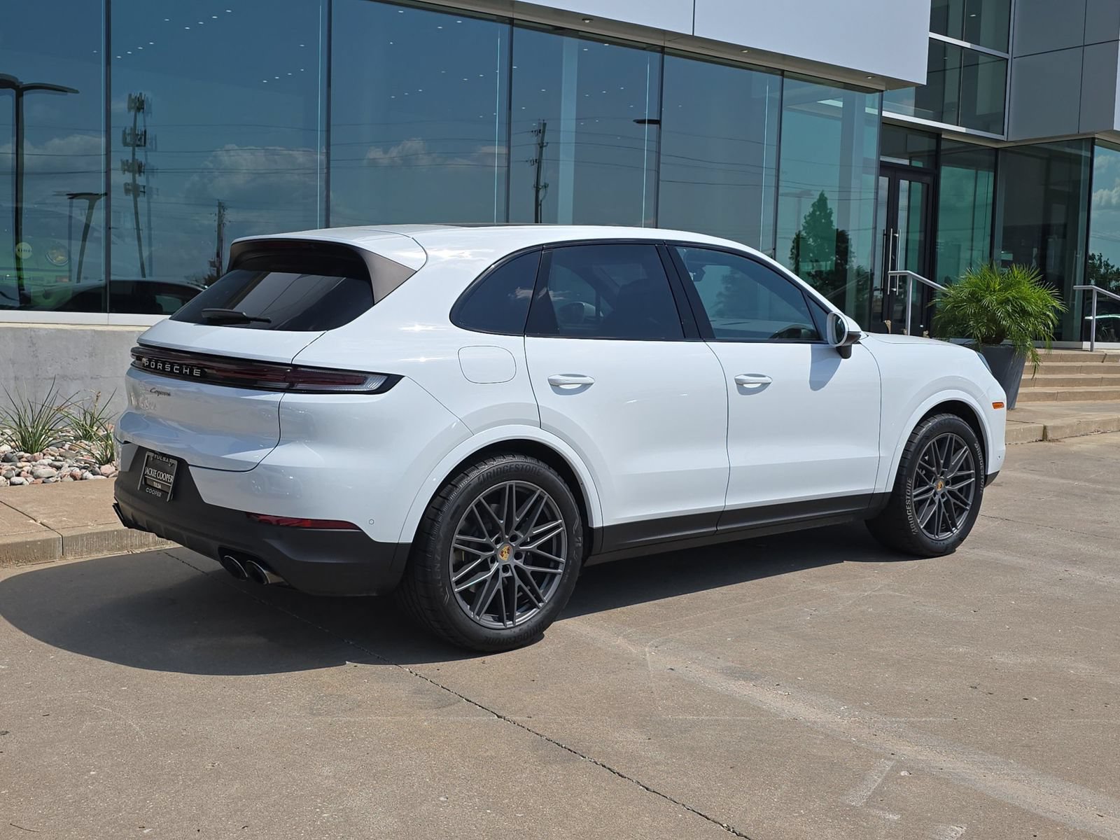 Used 2024 Porsche Cayenne AWD/4WD image 7