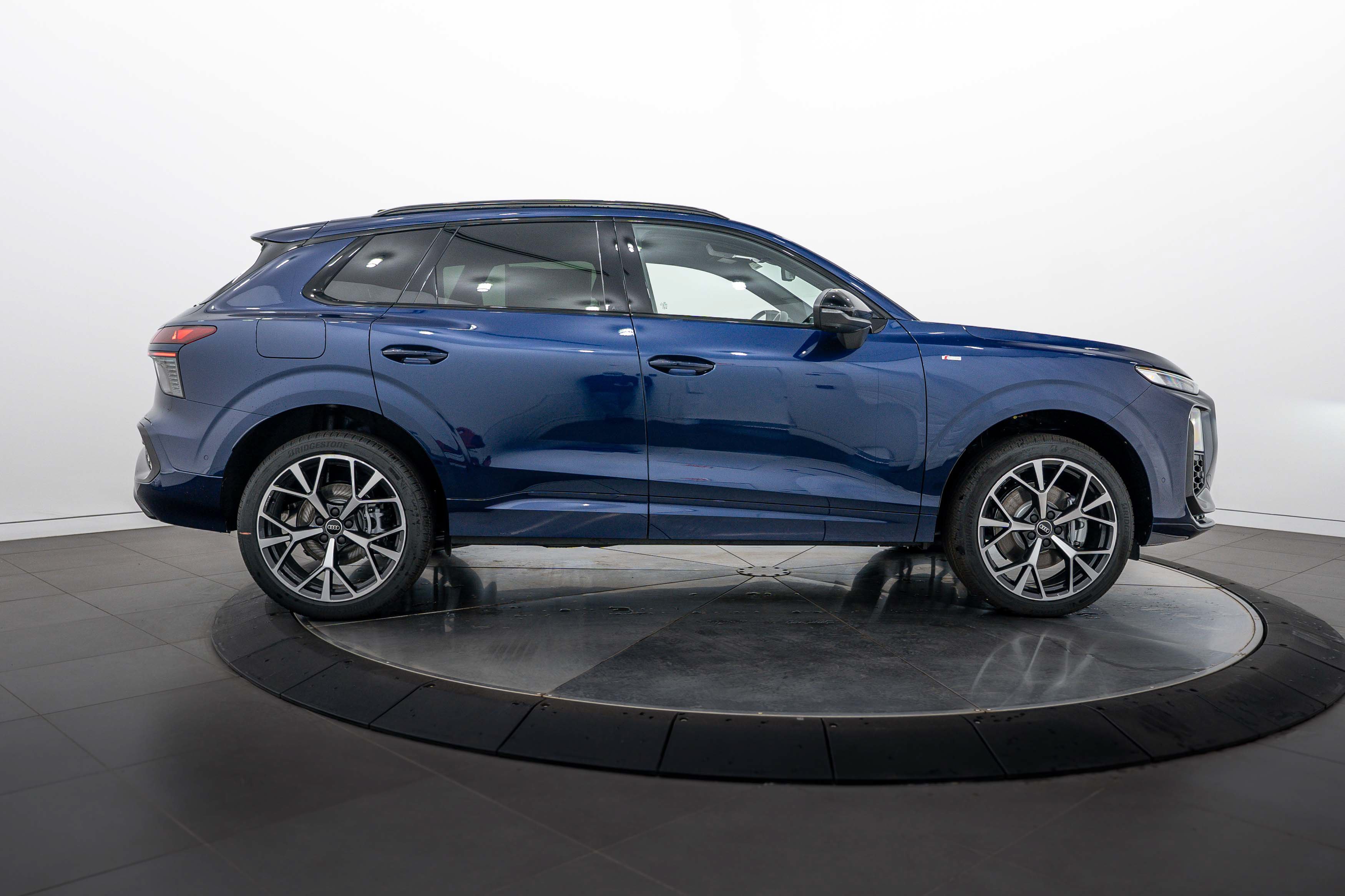 New 2026 Audi Q3 quattro 2.0T AWD/4WD image 3