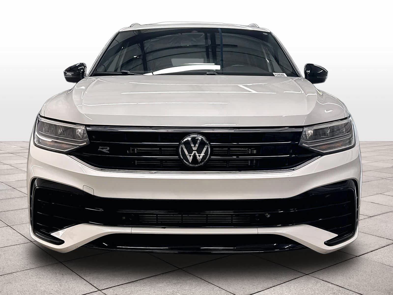 Used 2024 Volkswagen Tiguan SE R-Line FWD image 2