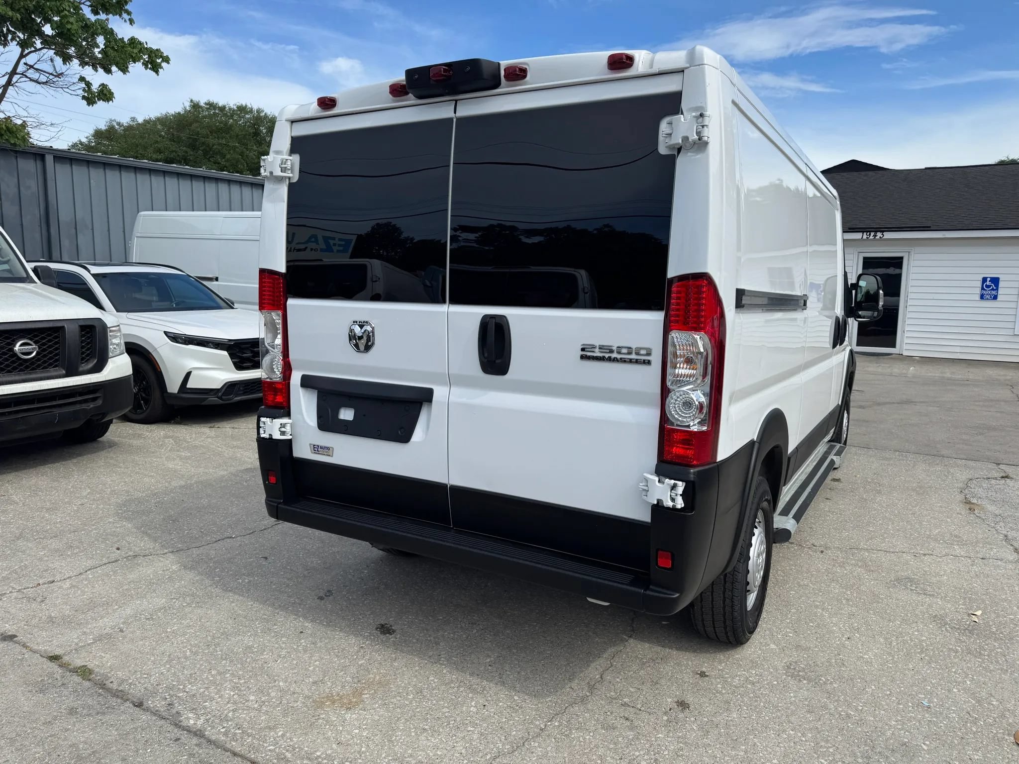 Used 2025 RAM ProMaster 2500 w/ U-Haul Equipment Group FWD image 12