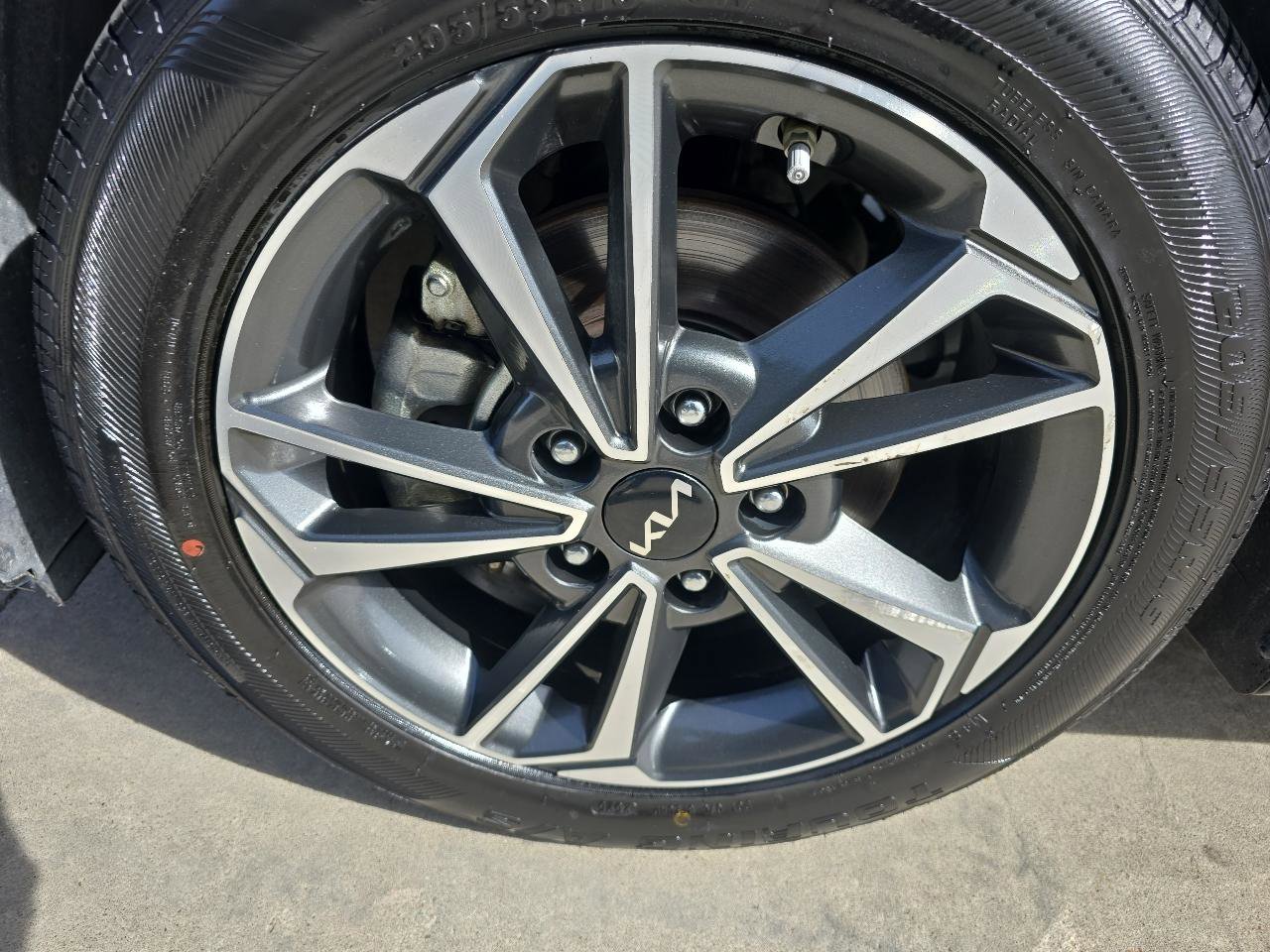 Used 2024 Kia Forte LXS image 9