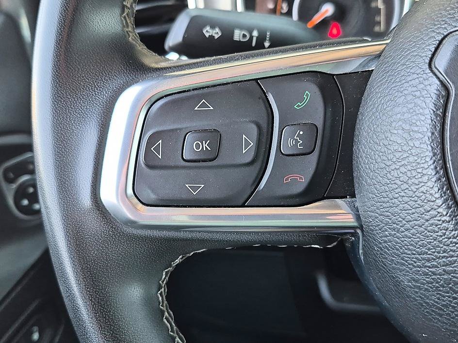 Used 2023 Jeep Gladiator Overland AWD/4WD image 15
