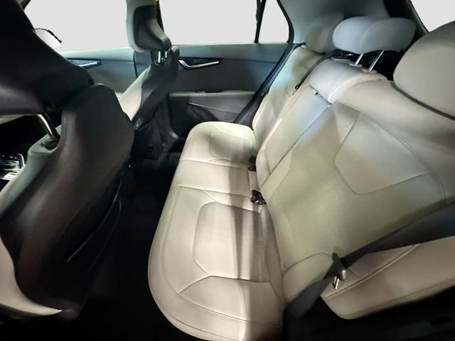 Used 2025 Kia Niro EX FWD image 25