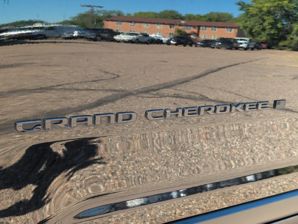 Used 2025 Jeep Grand Cherokee Altitude AWD/4WD image 41