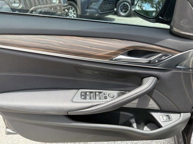 Used 2022 BMW 530i w/ M Sport Package image 7