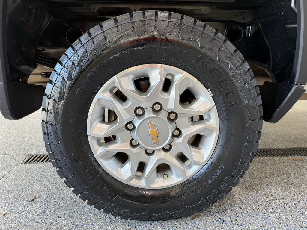 Used 2023 Chevrolet Silverado 2500 LT AWD/4WD image 33
