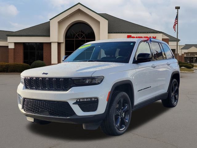 Used 2025 Jeep Grand Cherokee Limited w/ Black Appearance Package AWD/4WD image 2