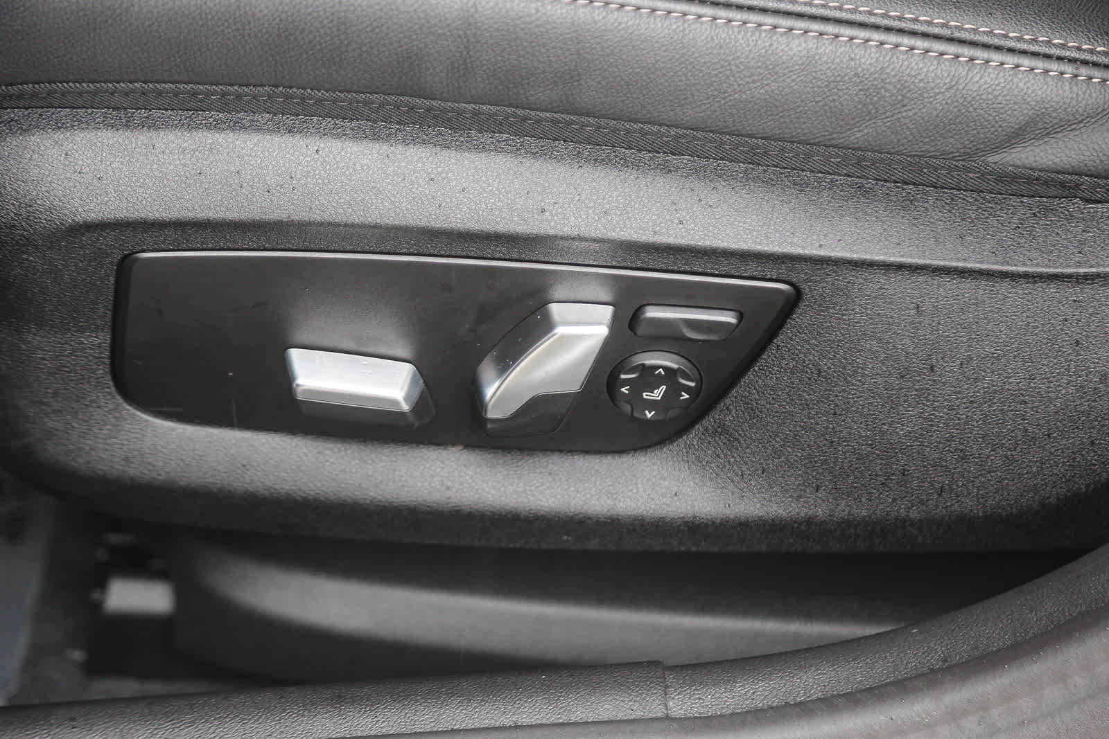 Certified 2023 BMW 530e w/ M Sport Package image 18