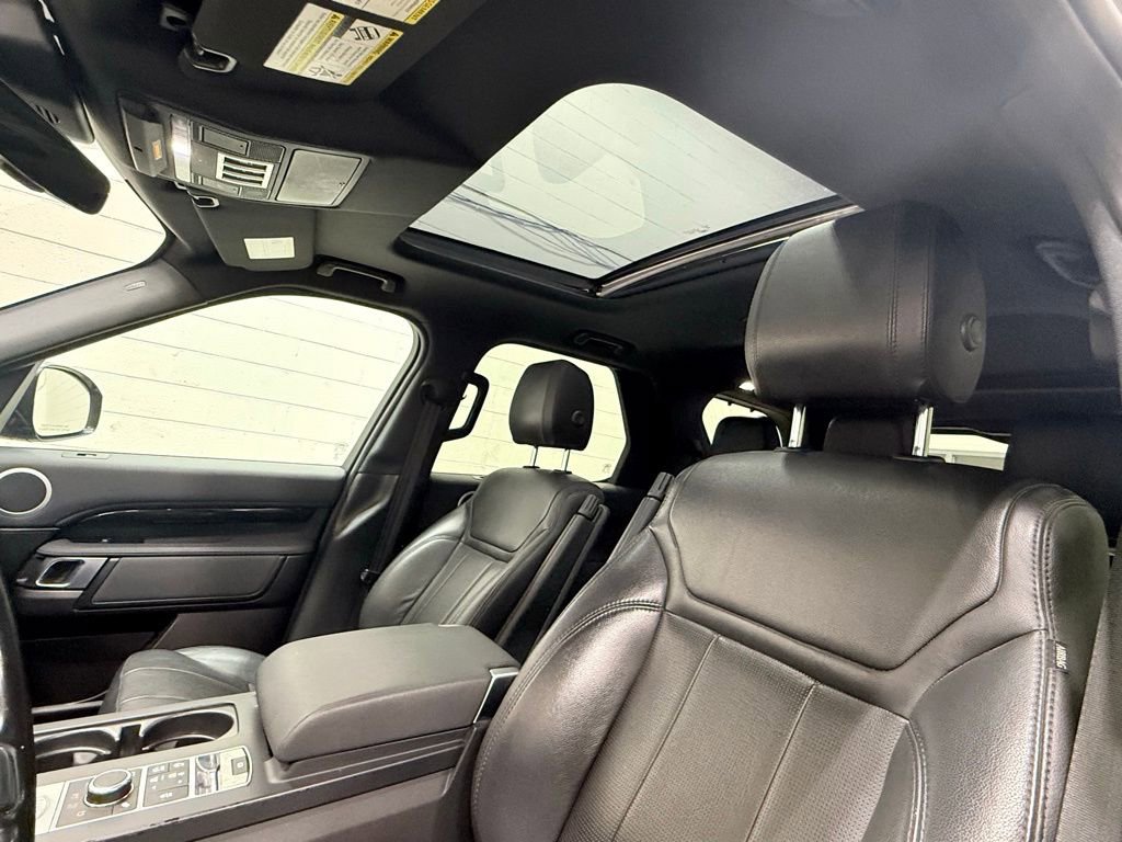 Used 2017 Land Rover Discovery SE image 39