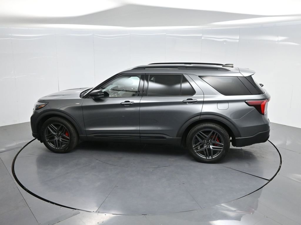 Used 2025 Ford Explorer ST-Line w/ Premium Package image 53