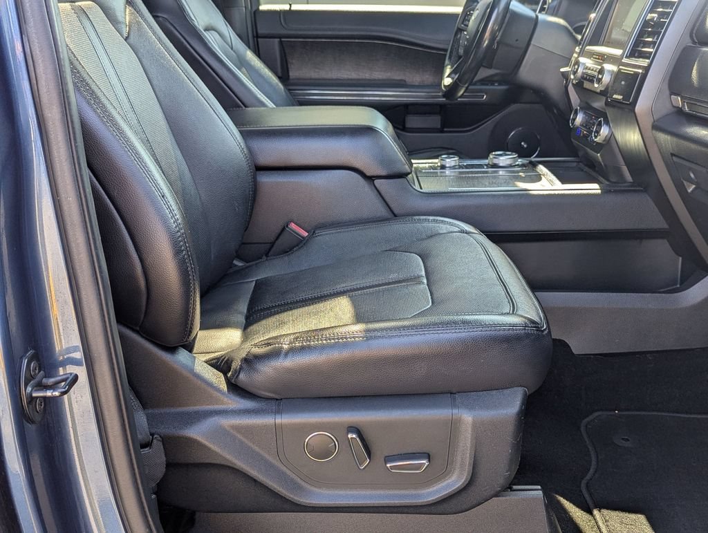 Used 2019 Ford Expedition Limited w/ Equipment Group 301A AWD/4WD image 28