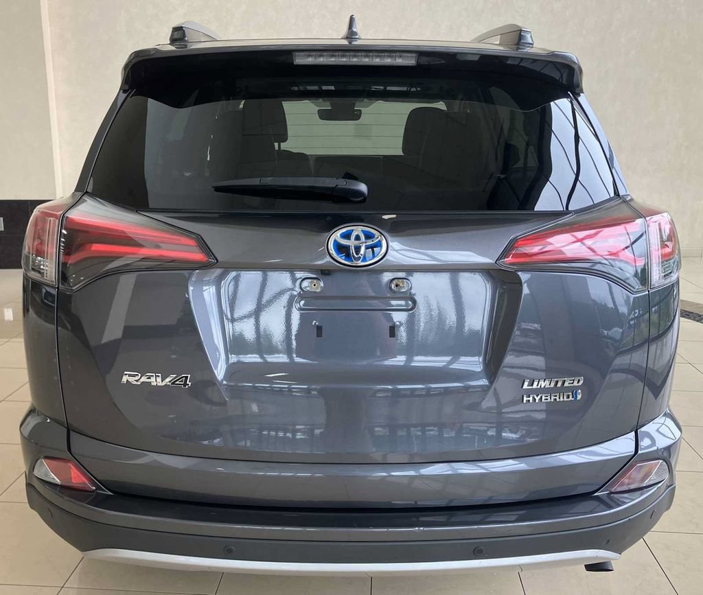 Used 2018 Toyota RAV4 Limited AWD/4WD image 16