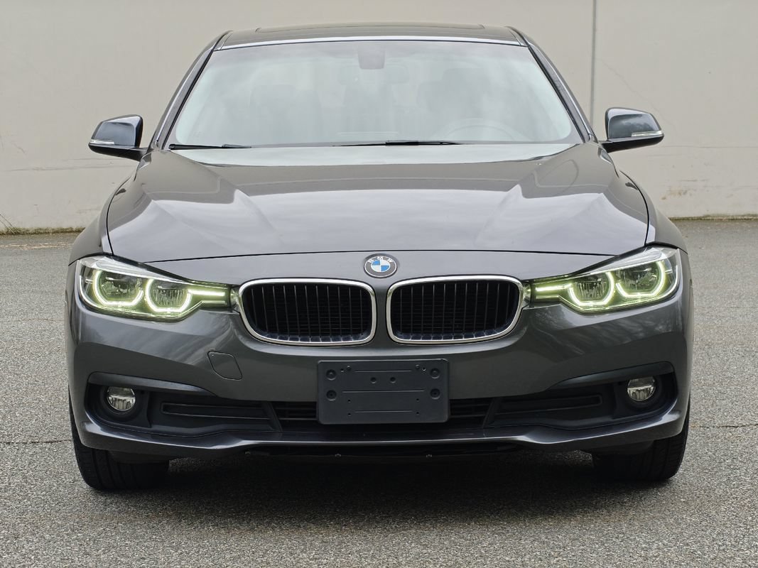 Used 2018 BMW 320i xDrive Sedan w/ Convenience Package AWD/4WD image 10