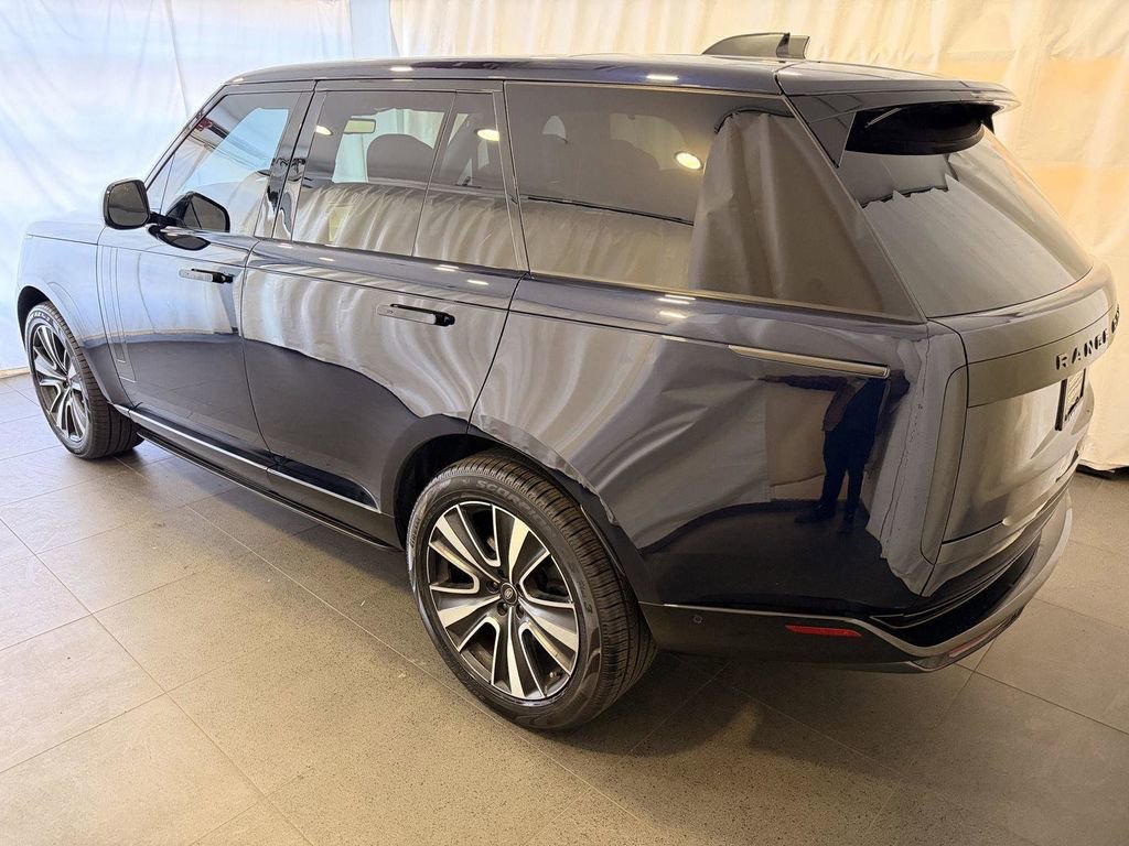 Used 2023 Land Rover Range Rover SE AWD/4WD image 3
