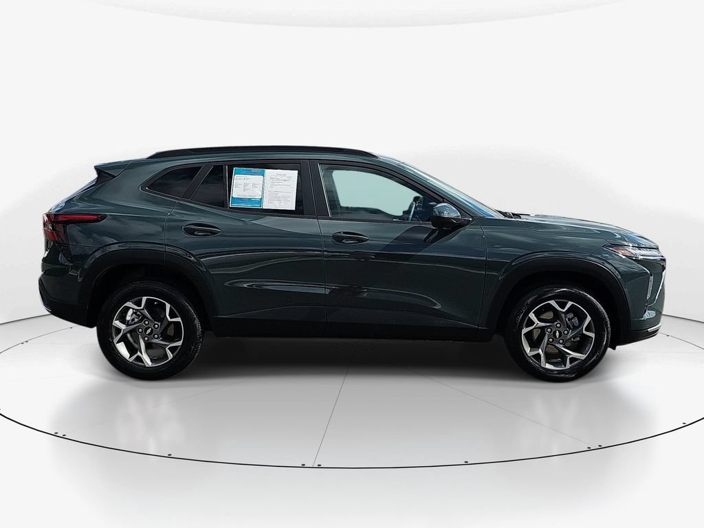 Used 2025 Chevrolet Trax LT FWD image 5