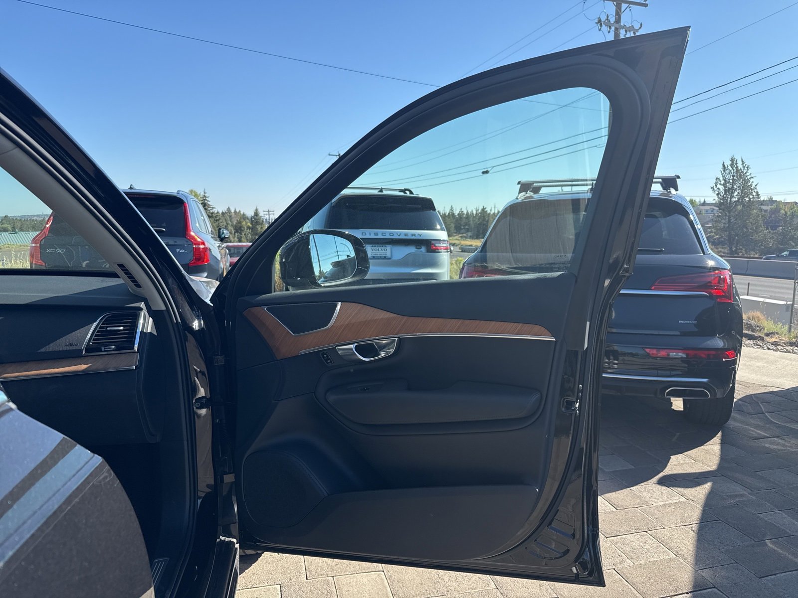 Used 2025 Volvo XC90 B6 Plus image 14