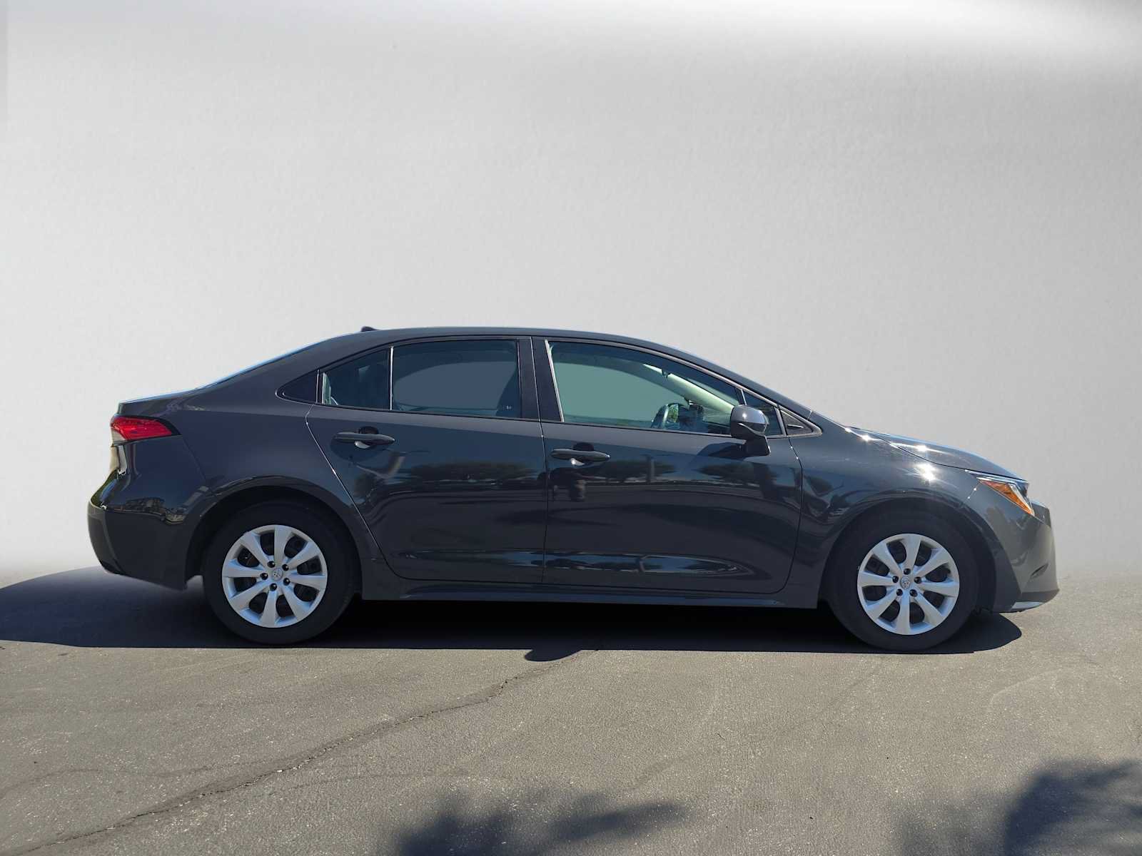 Used 2025 Toyota Corolla LE FWD image 2