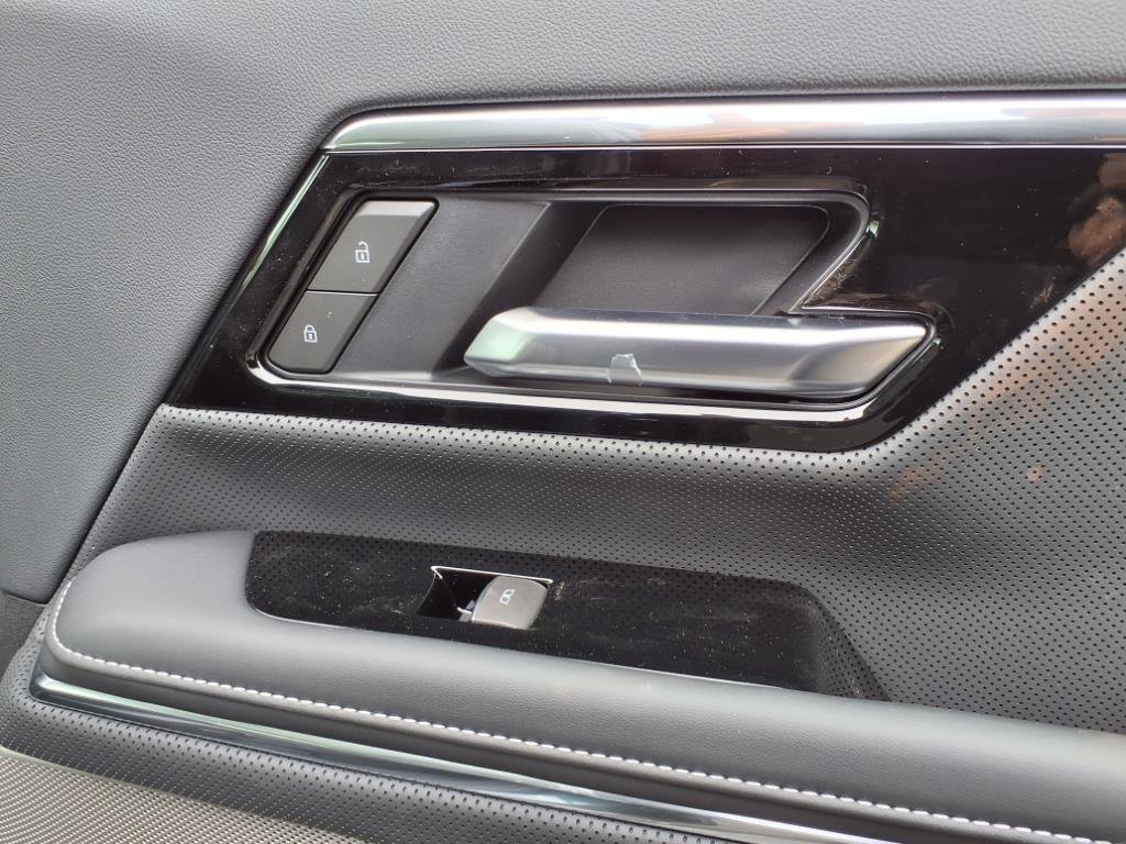 New 2025 GMC Sierra EV Denali image 9