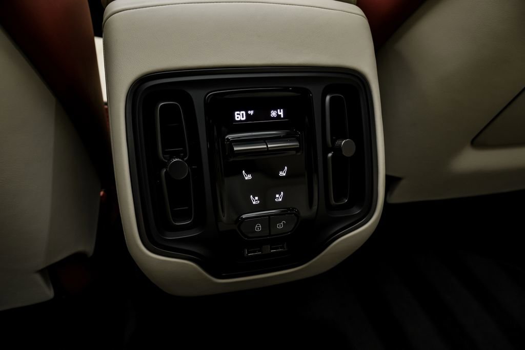 Used 2022 Aston Martin DBX AWD/4WD image 41