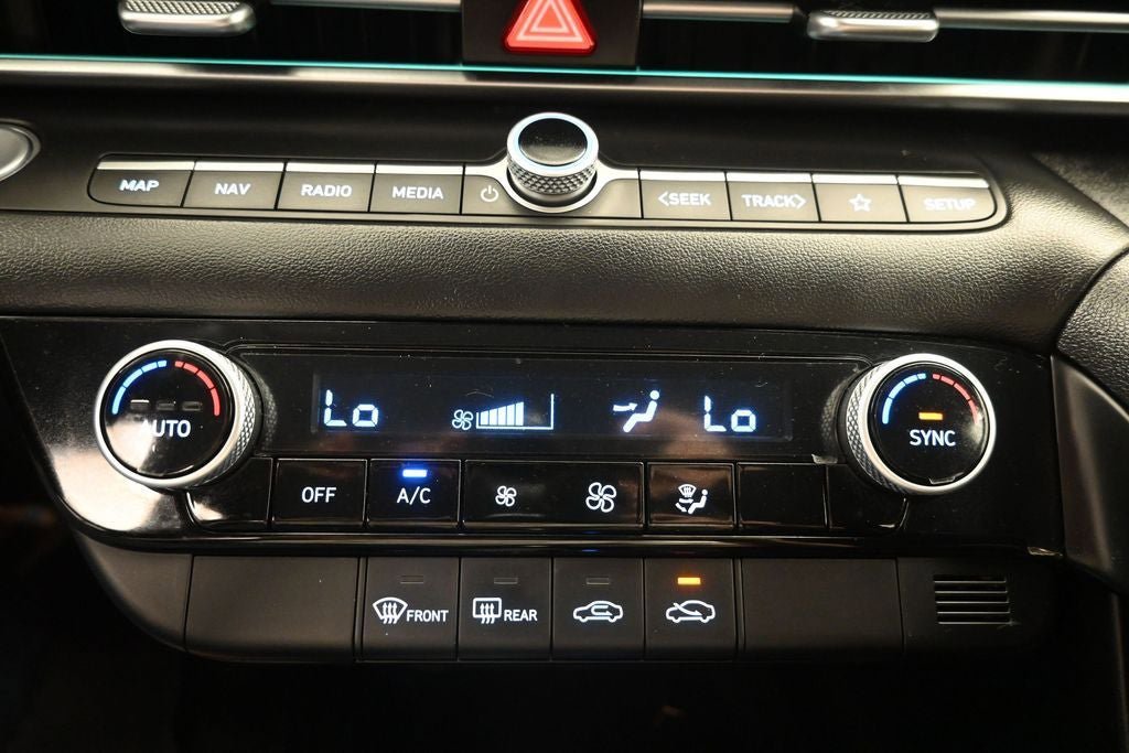 Certified 2024 Hyundai Elantra SEL FWD image 20