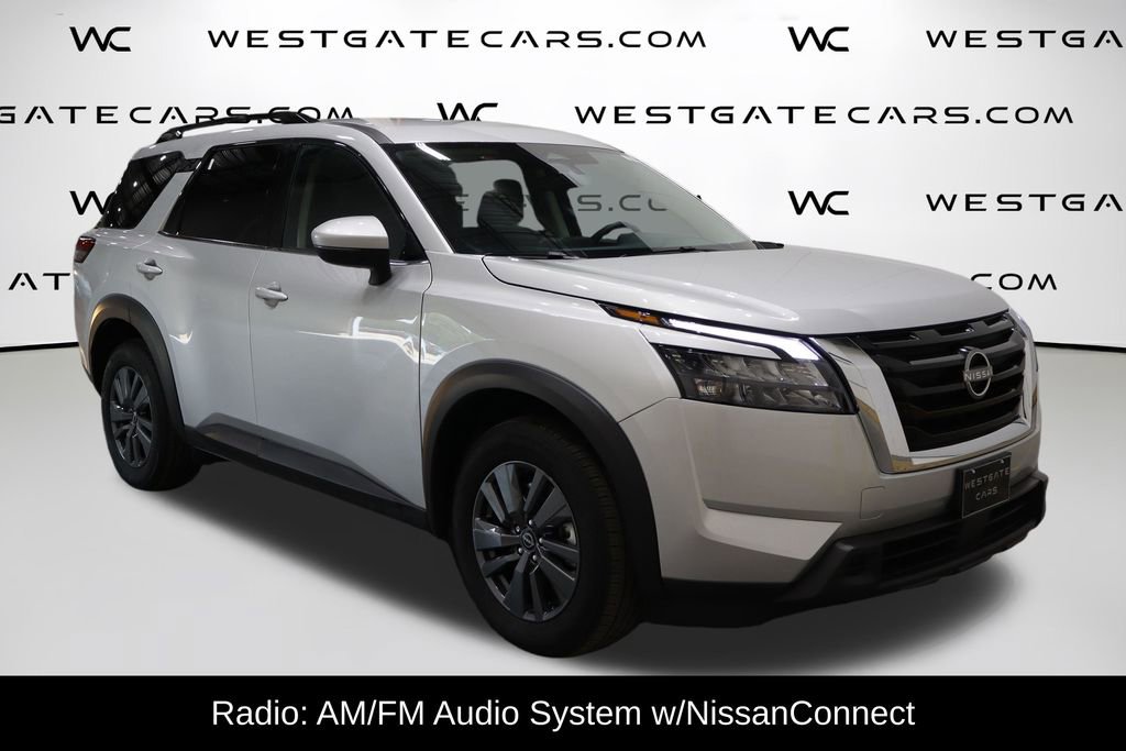 Used 2024 Nissan Pathfinder SV image 2
