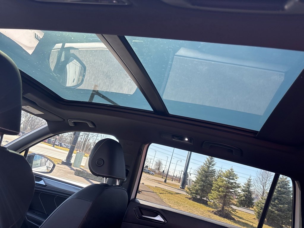 Used 2023 Volkswagen Tiguan SE R-Line image 7