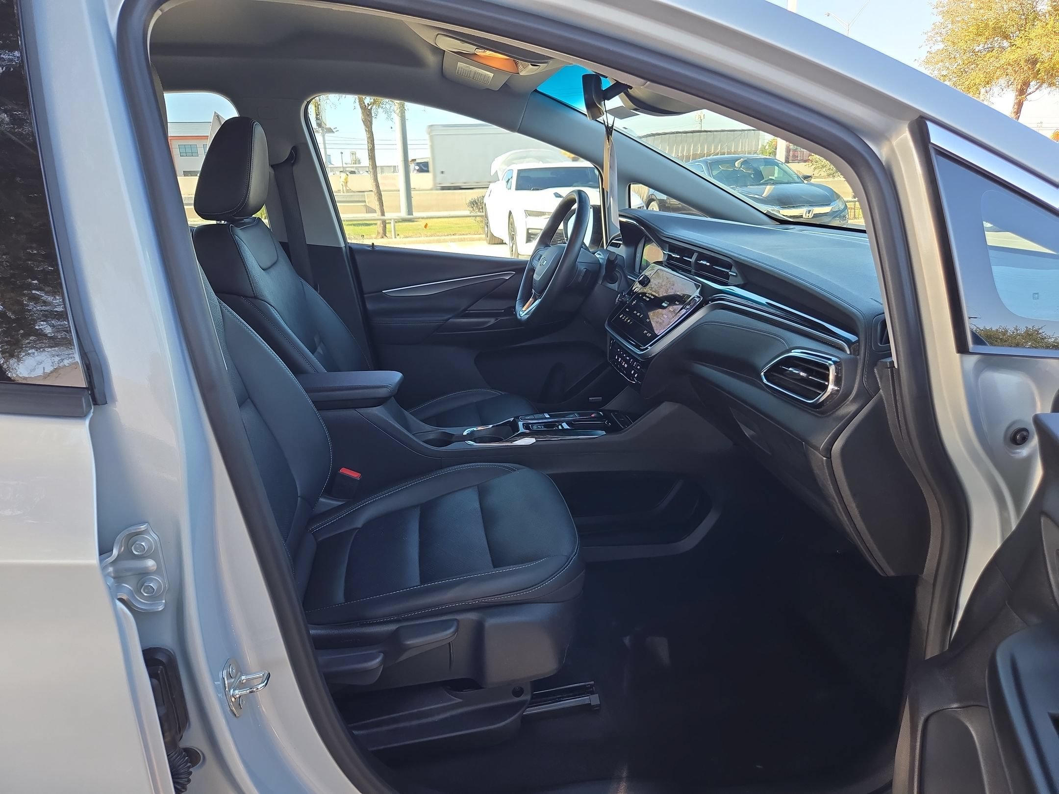 Certified 2023 Chevrolet Bolt LT w/ Infotainment Package FWD image 25