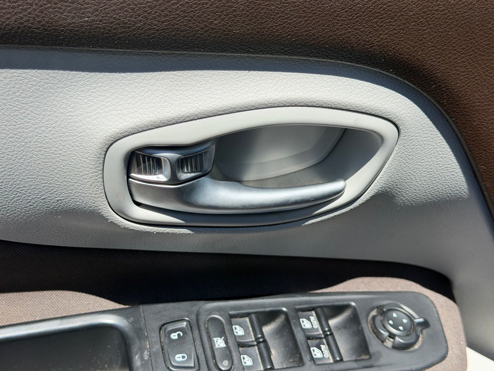 Used 2017 Jeep Renegade Latitude FWD image 7