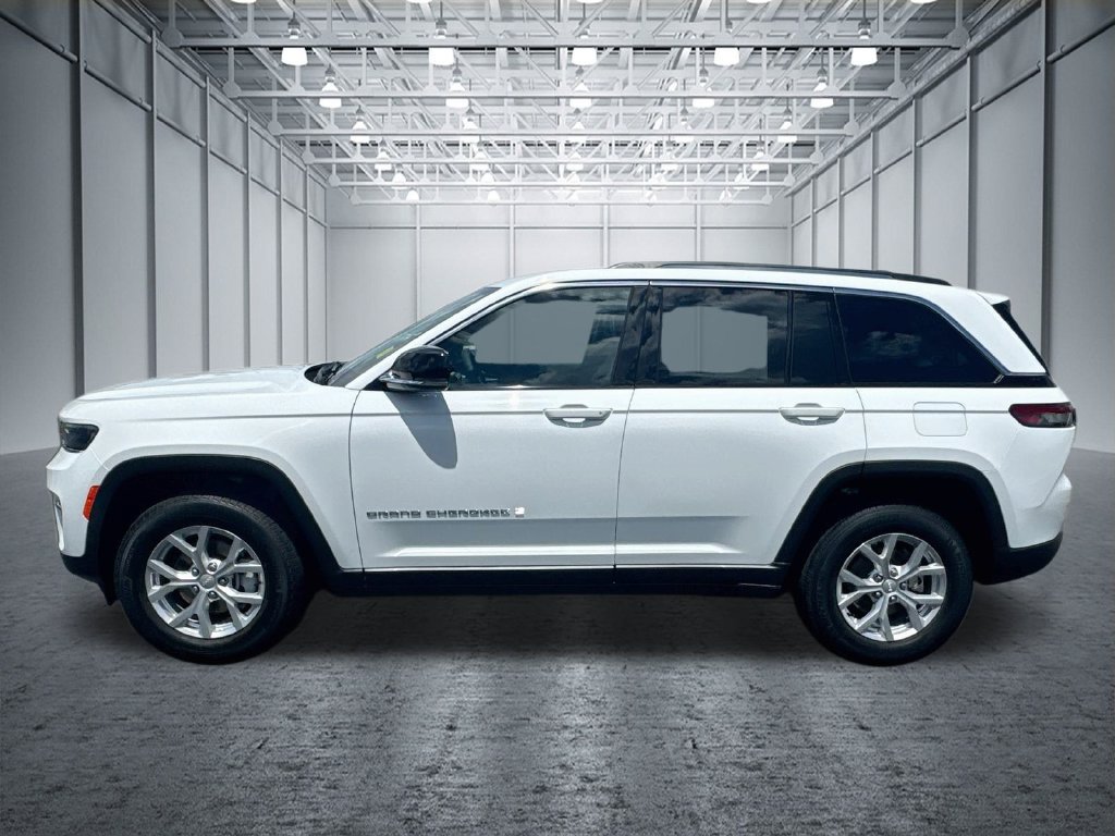 Used 2023 Jeep Grand Cherokee Limited AWD/4WD image 4
