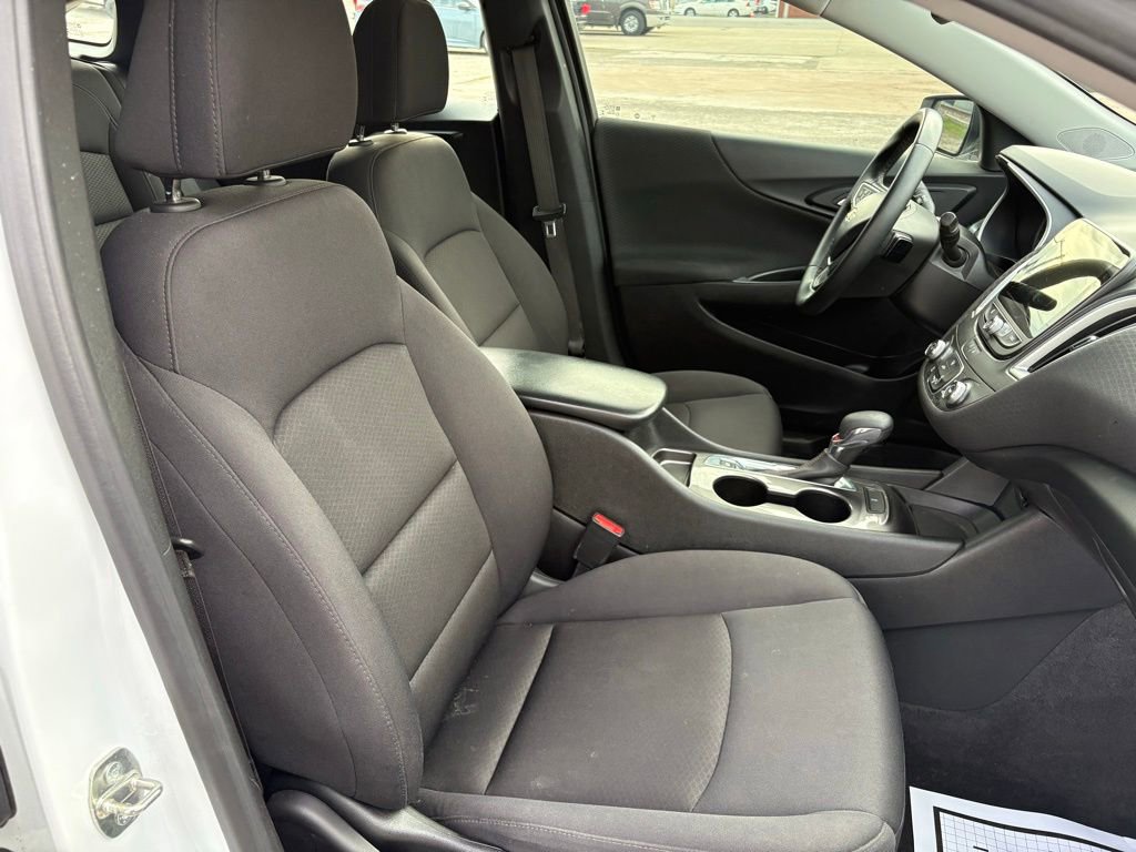 Used 2023 Chevrolet Malibu RS FWD image 17
