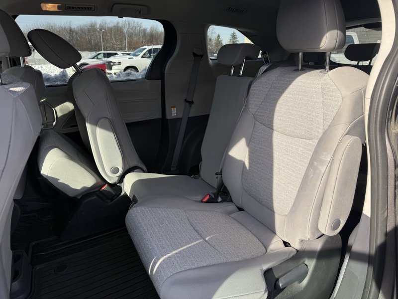 Used 2022 Toyota Sienna LE image 11