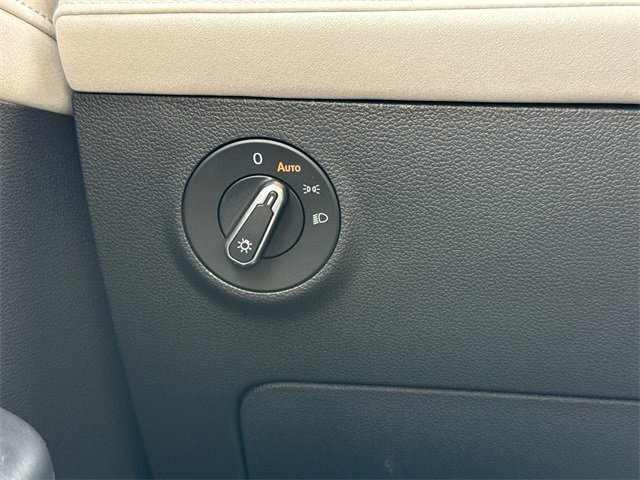 Used 2025 Volkswagen Taos SE image 36