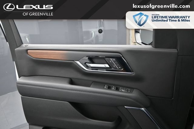 Used 2025 GMC Yukon XL Denali AWD/4WD image 18