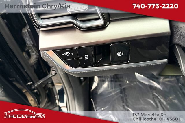 Used 2025 Kia Sportage EX AWD/4WD image 14