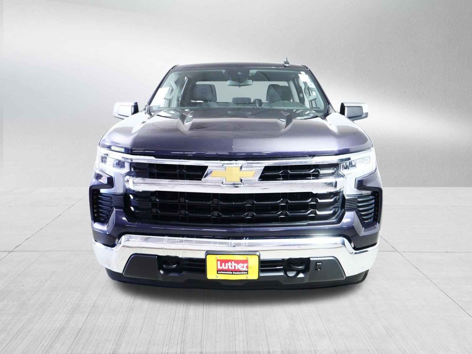 Used 2022 Chevrolet Silverado 1500 LT AWD/4WD image 2