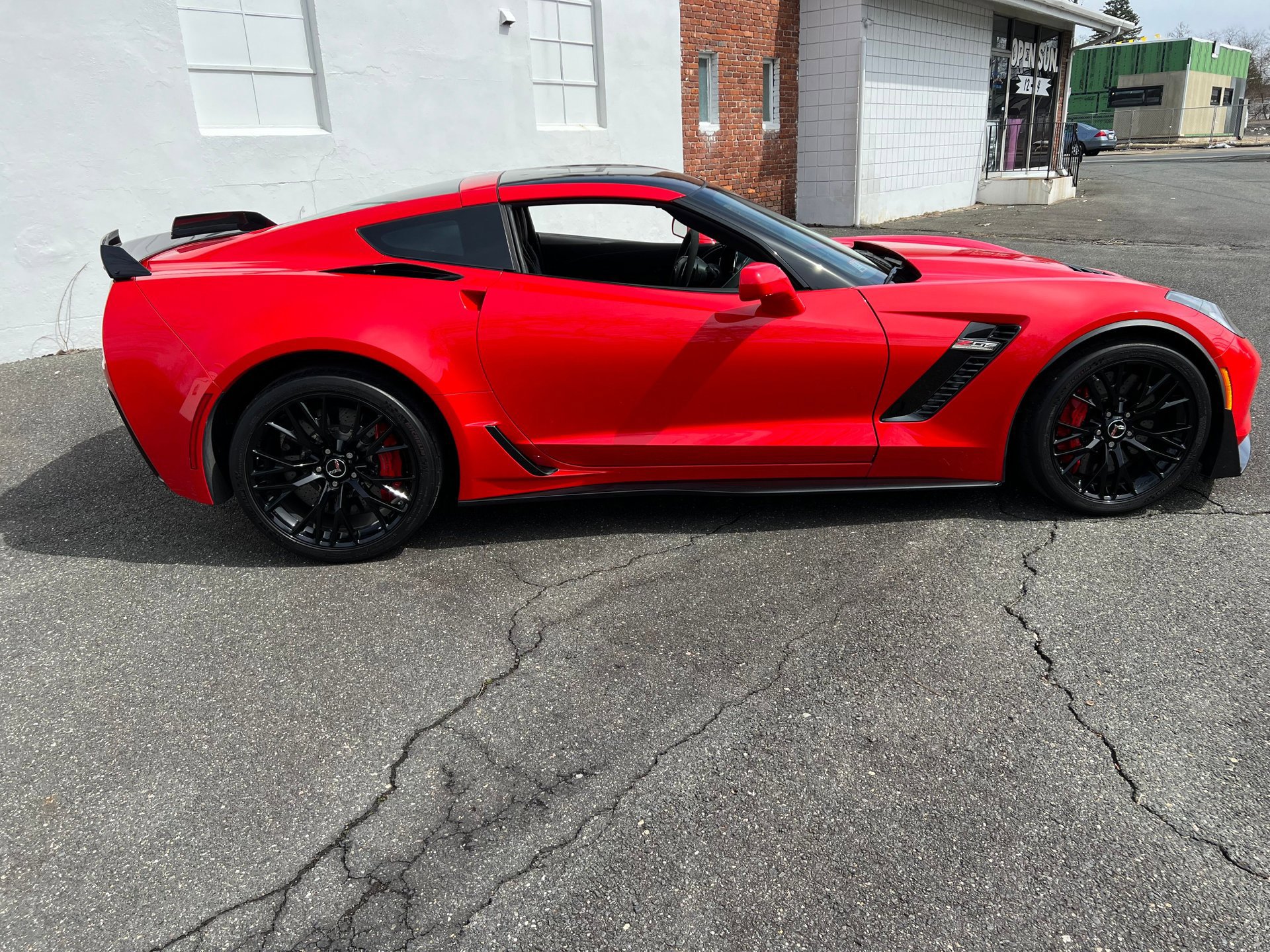 Used 2015 Chevrolet Corvette Z06 w/ 3LZ Preferred Equipment Group image 22