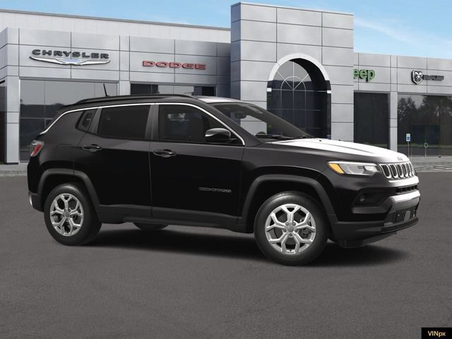 Used 2024 Jeep Compass Latitude w/ Convenience Group AWD/4WD image 9
