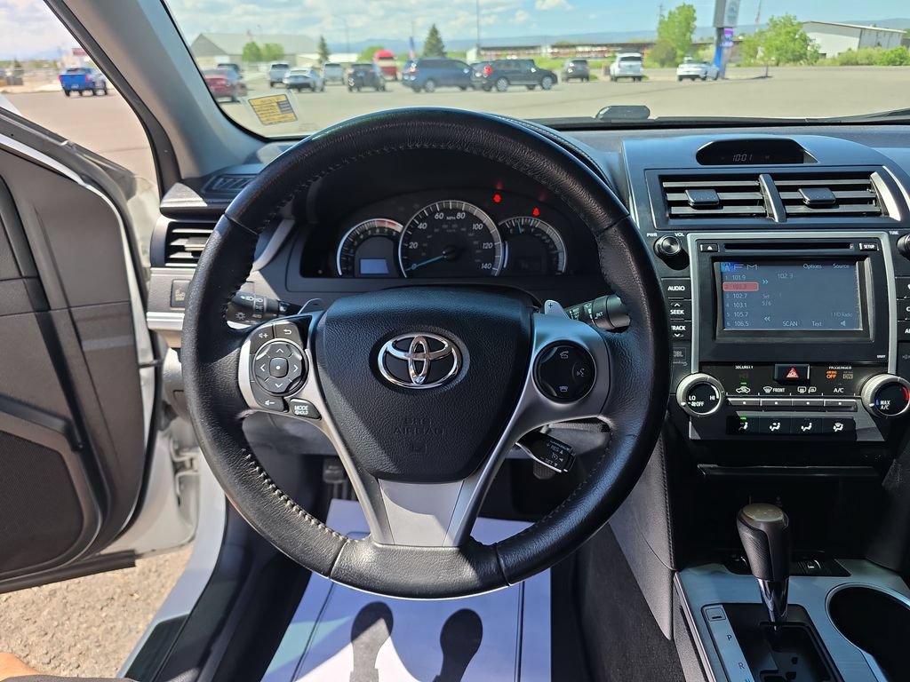 Used 2014 Toyota Camry SE w/ Leather Package FWD image 15