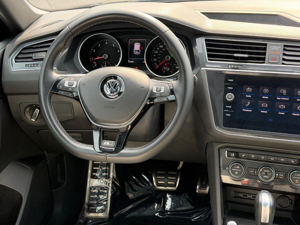 Used 2020 Volkswagen Tiguan SE R-Line FWD image 12