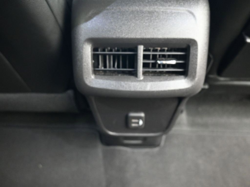 Used 2024 GMC Terrain SLT image 36