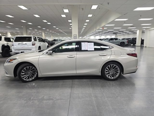 Used 2024 Lexus ES 350 Ultra Luxury w/ Accessory Package (Z2) FWD image 3