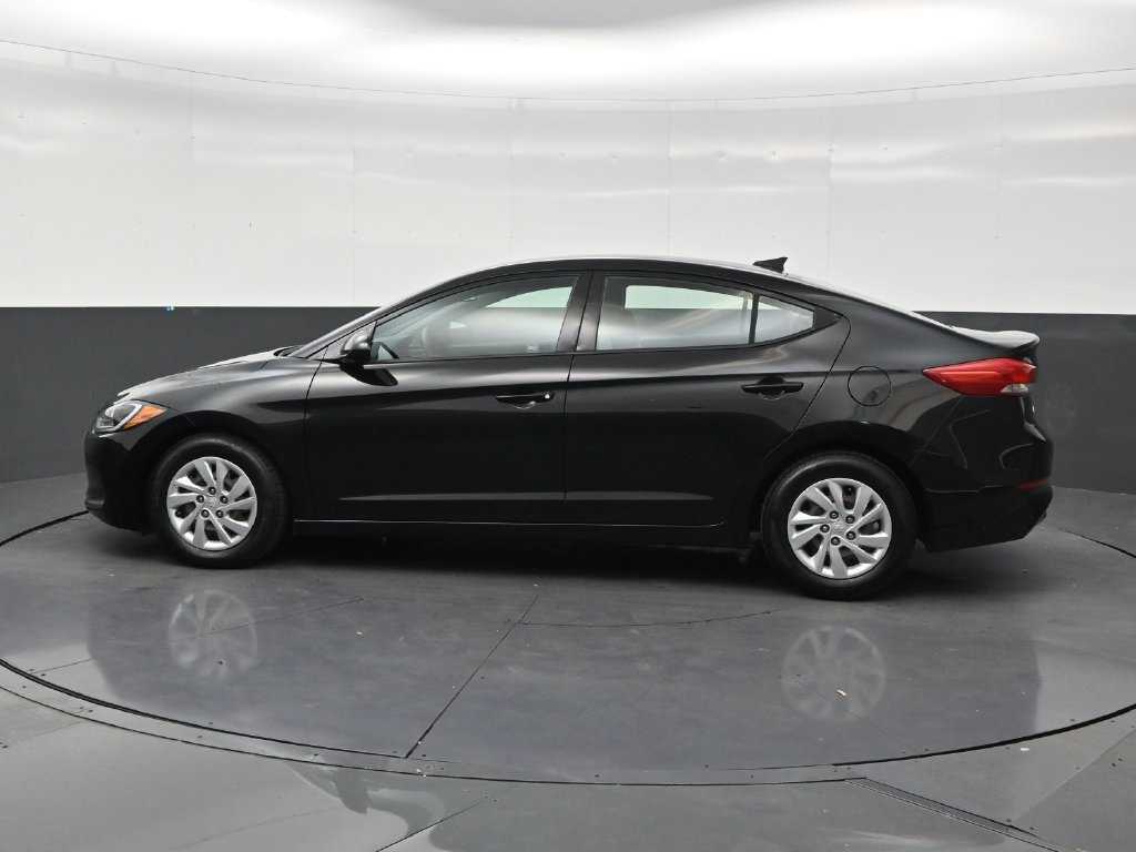 Used 2017 Hyundai Elantra SE FWD image 2