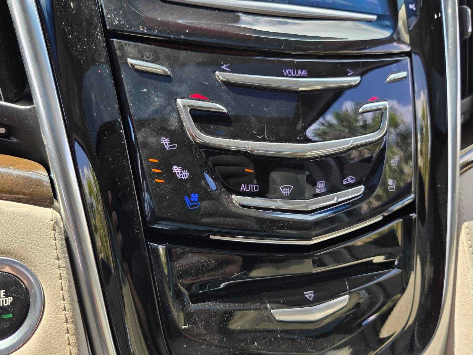 Used 2020 Cadillac Escalade Luxury AWD/4WD image 26