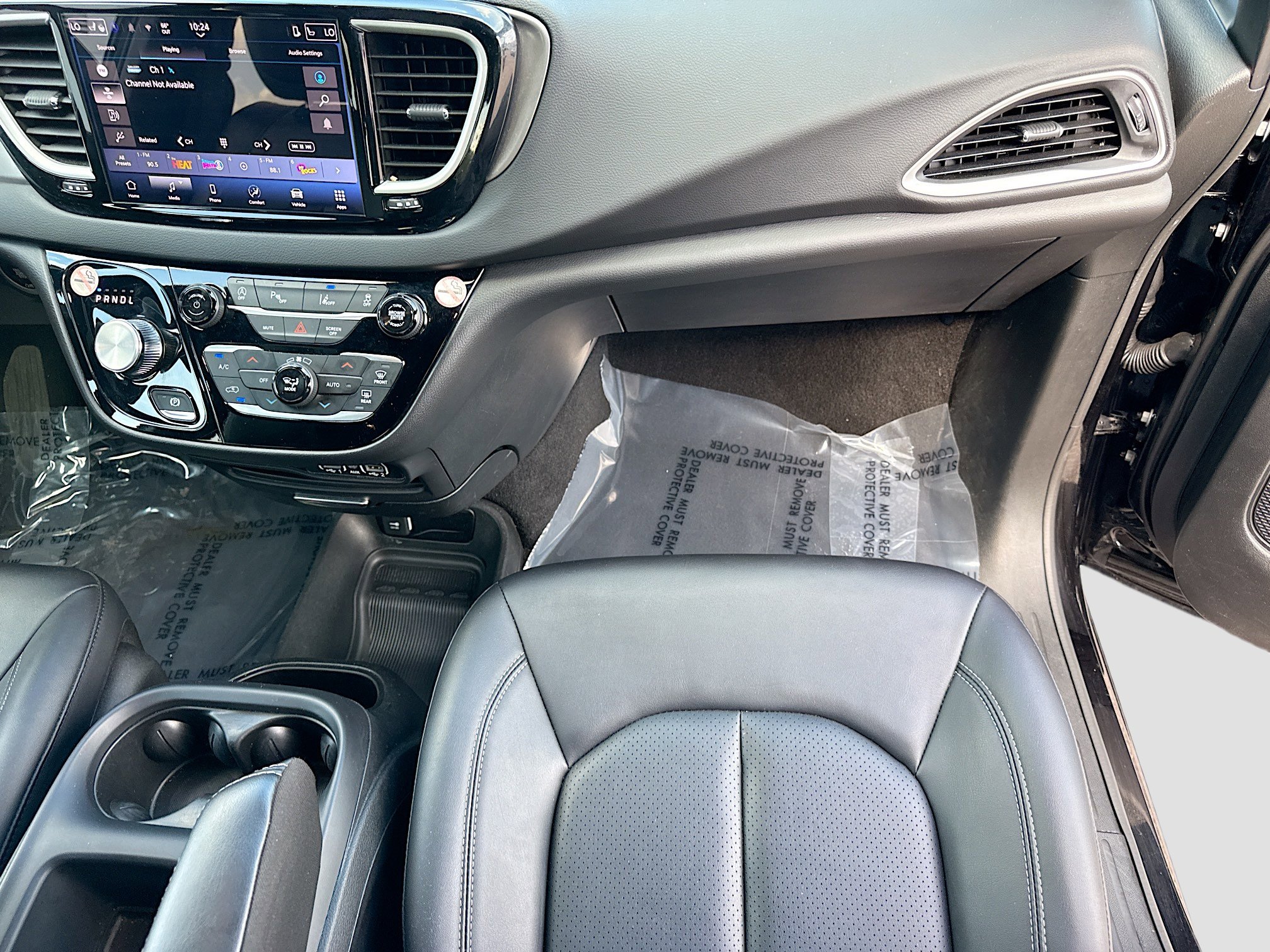 Used 2025 Chrysler Pacifica Select FWD image 17