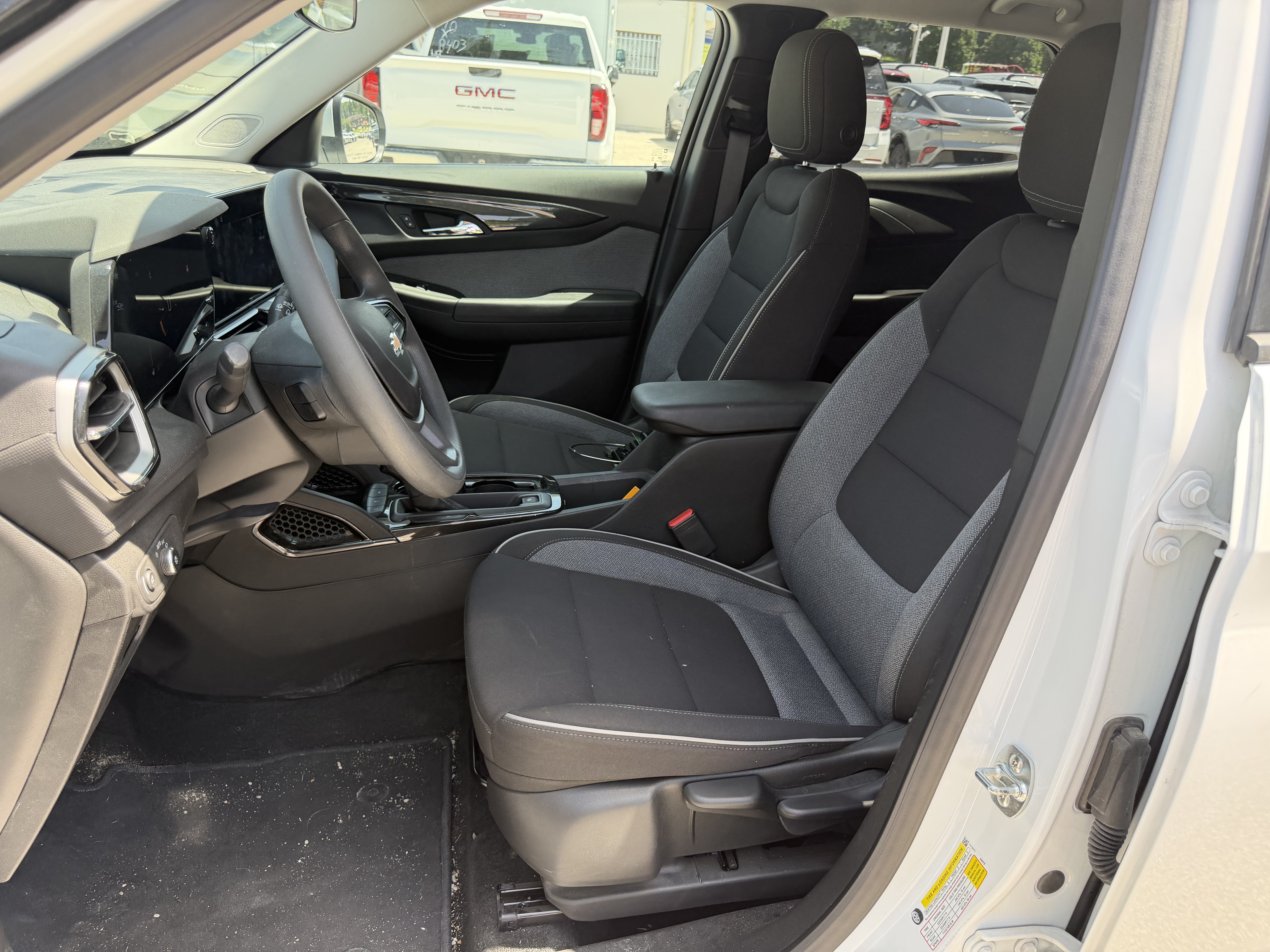 Used 2025 Chevrolet TrailBlazer LT w/ Driver Confidence Package FWD image 13
