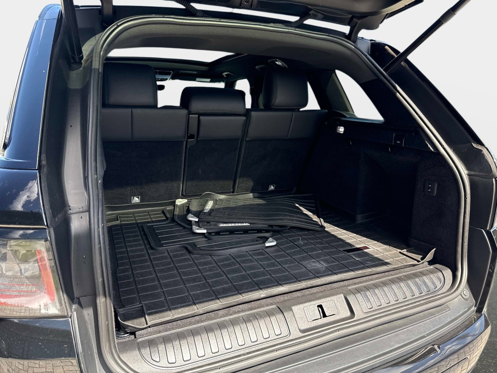 Used 2020 Land Rover Range Rover Sport HST image 11