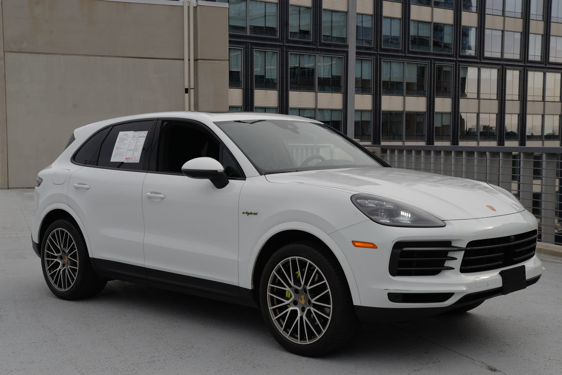 Certified 2022 Porsche Cayenne Platinum Edition image 8