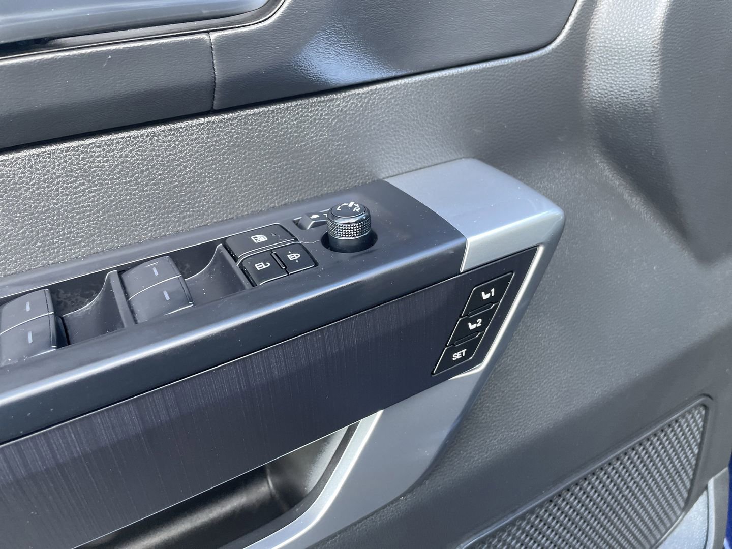 Certified 2025 Toyota Sequoia Platinum image 13